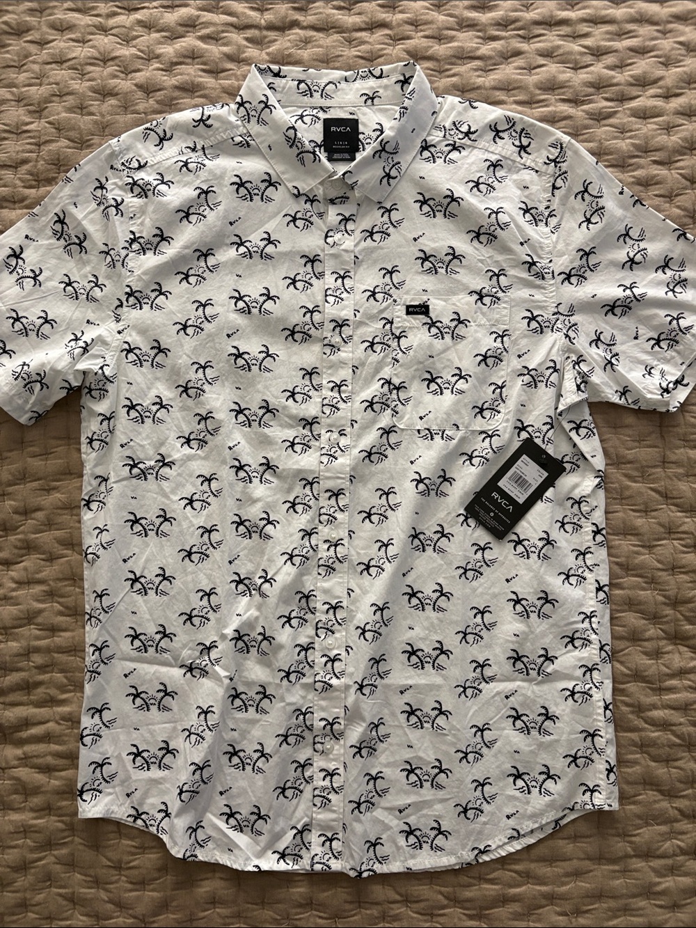NEW! NEW! NEW!
RVCA White Short-Sleeve Button-Up Shirt with Black Palm Print